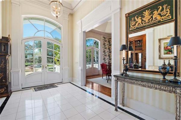 Beautiful Lakefront Florida Mansion