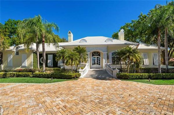 Beautiful Lakefront Florida Mansion