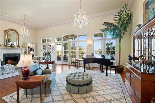 Beautiful Lakefront Florida Mansion