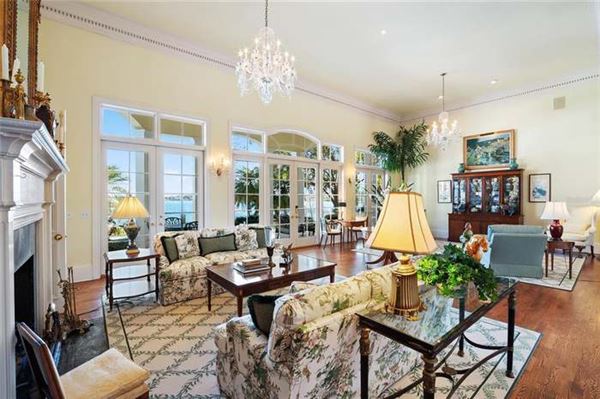 Beautiful Lakefront Florida Mansion
